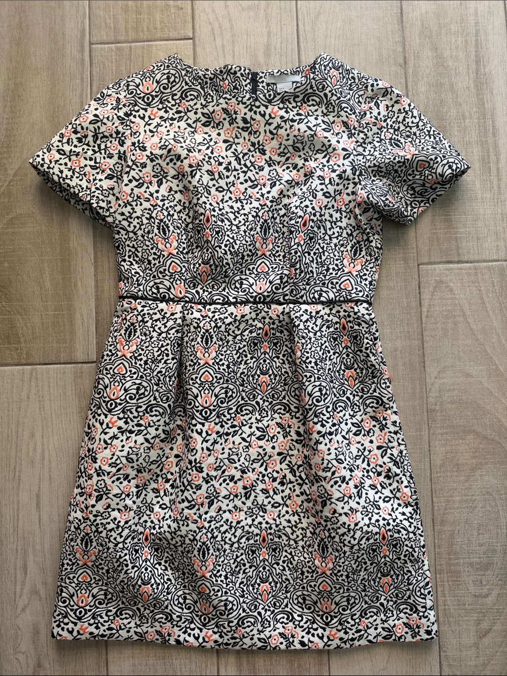 H&M Patterned Dress - Womenโs 6